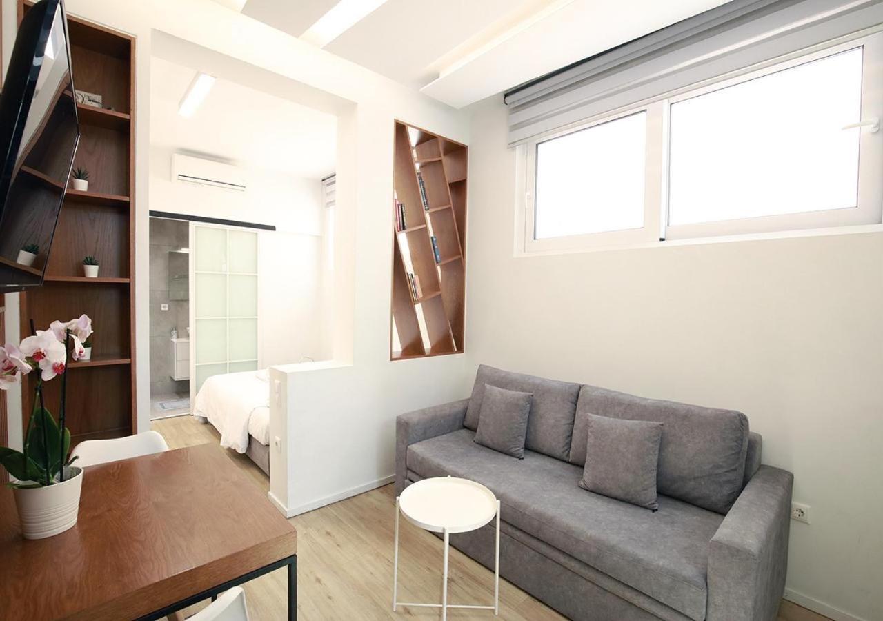 Emily In - Modern Flat Syntagma E4